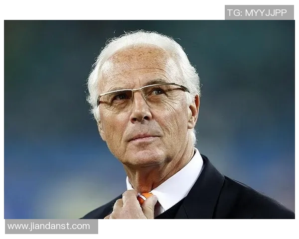 足球明星庆生时刻分享蜡烛许愿瞬间的温馨与感动